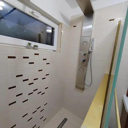 Apartament Gimes *